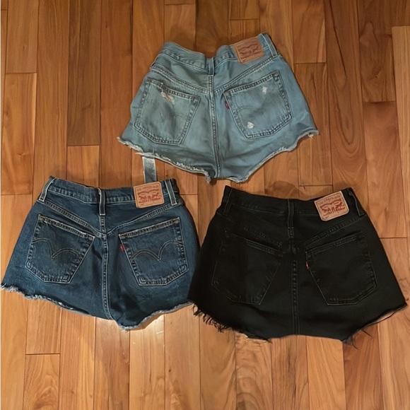 Levi’s 501 Jean shorts
All size 27 - Picture 1 of 5